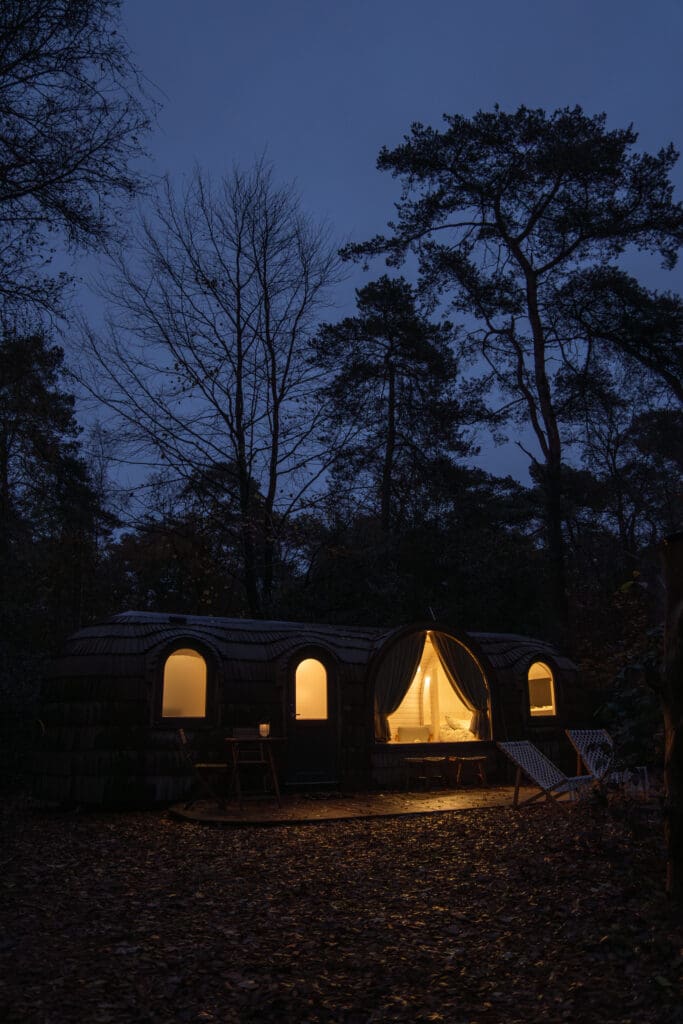 iglu cabin avond sterren drenthe