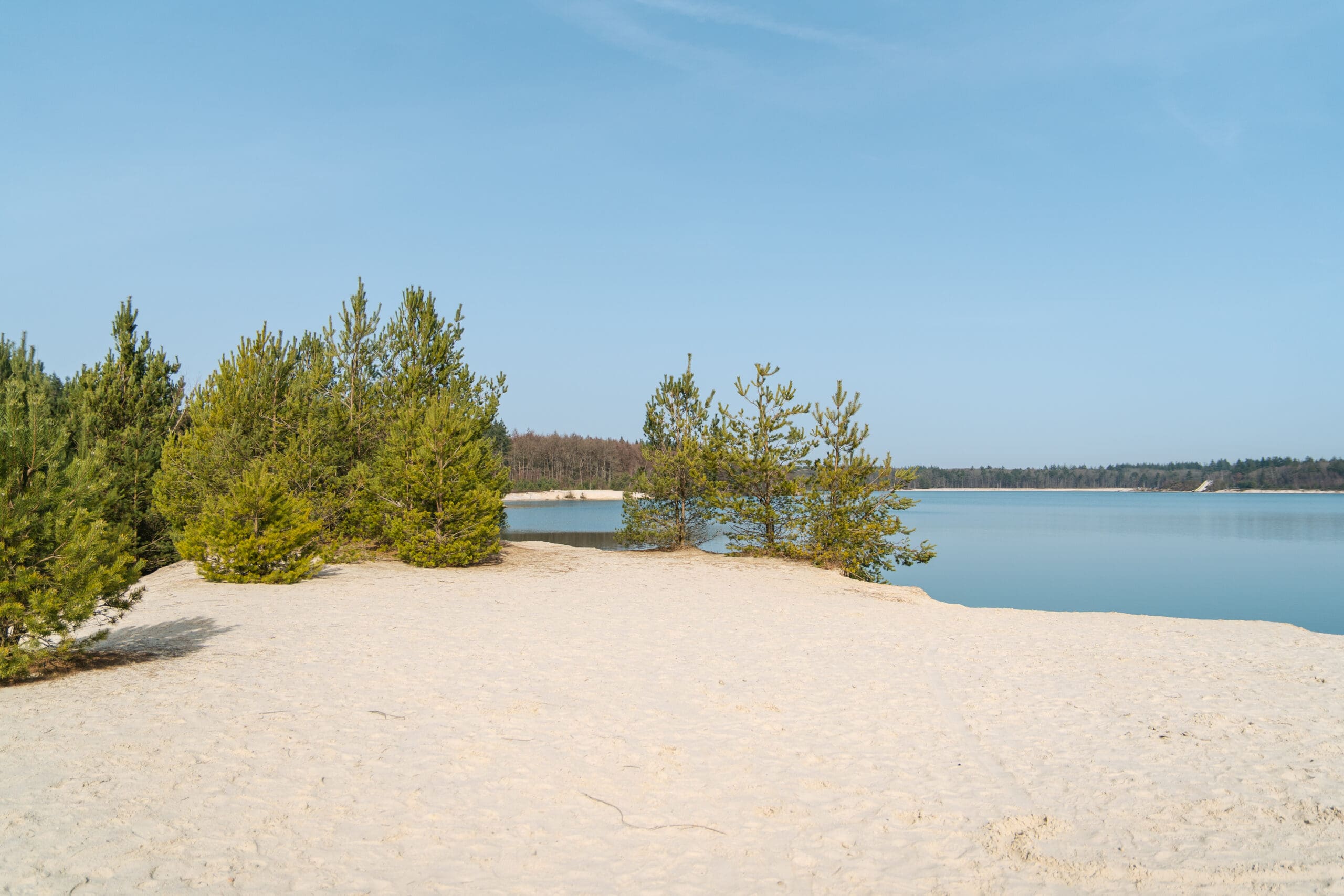 helderblauw water bij t Nije Hemelriek in Drenthe
